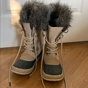 Sorel lace up snow boots with fur- worn once